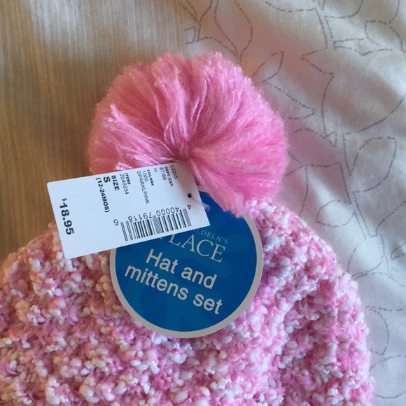 The Children’s Place Hat and Mitten Set - Picture 3 of 4